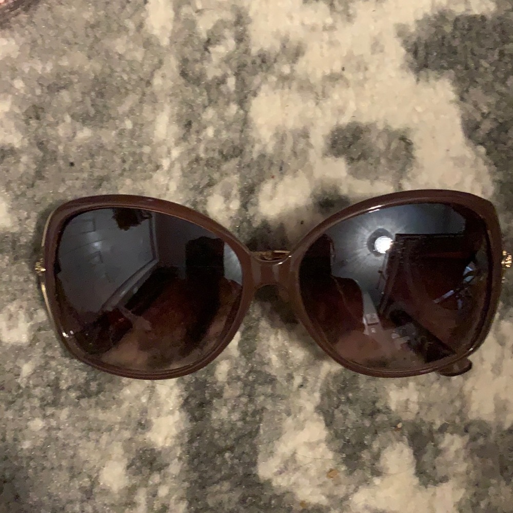 Tahari sunglasses